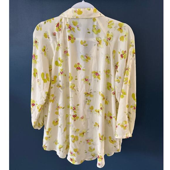 Cabi Go To Floral Soft Yellow Button Front Top Small V Neck Elegant Blouse Flowy - Picture 3 of 10
